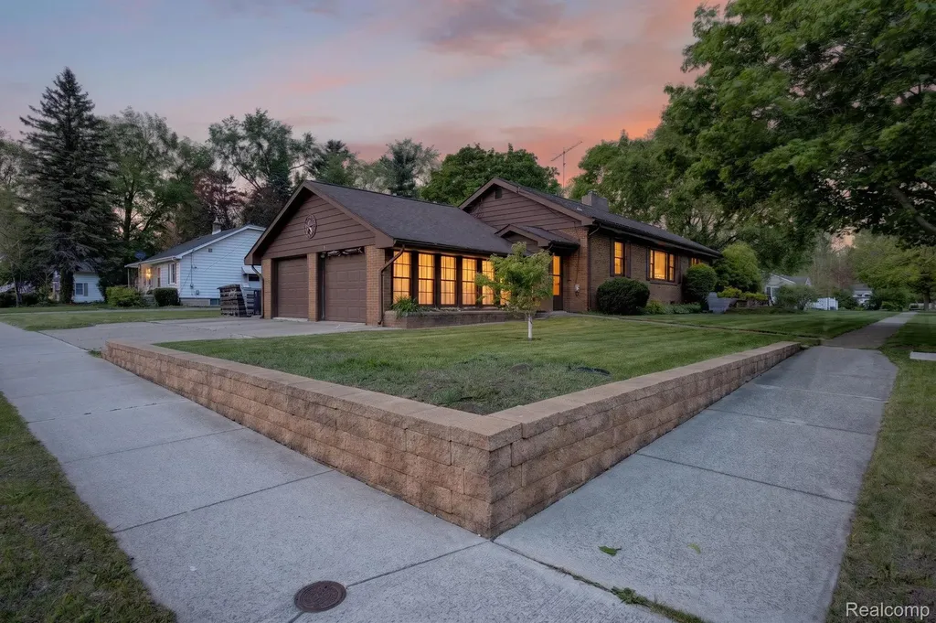 1209 Beatrice Street Flushing City MI 48433