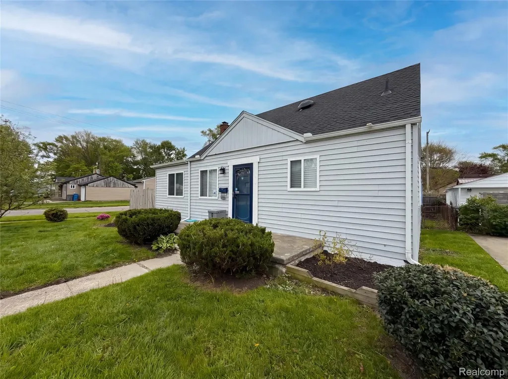 26311 Hopkins Street Inkster City MI 48141
