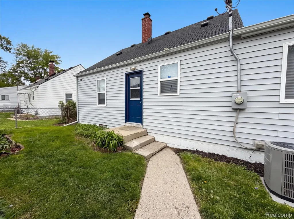26311 Hopkins Street Inkster City MI 48141