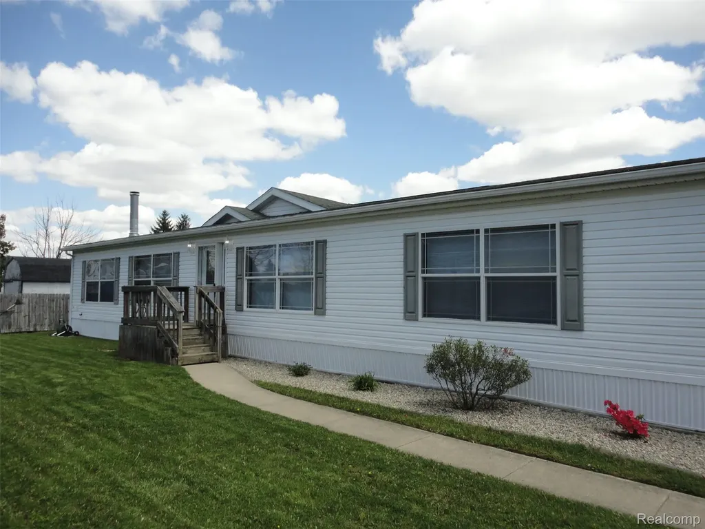 339 Blossom Circle Bedford Township MI 48133