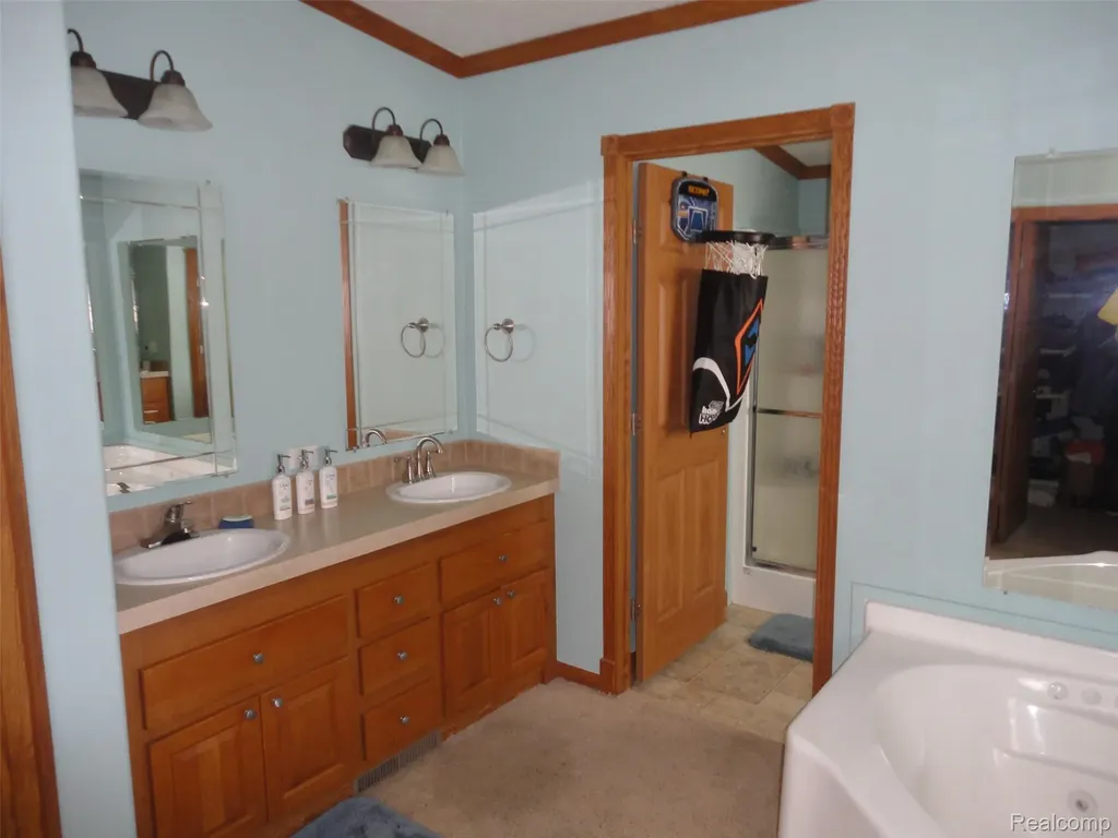 339 Blossom Circle Bedford Township MI 48133