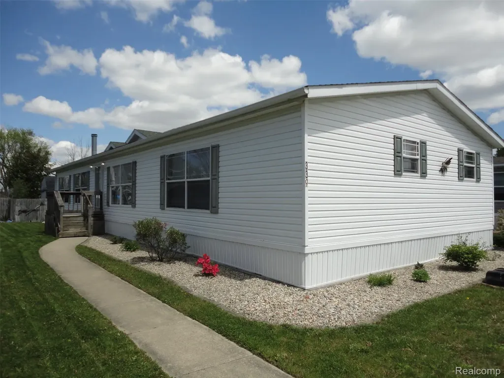 339 Blossom Circle Bedford Township MI 48133