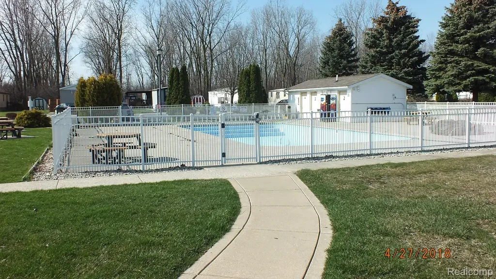 339 Blossom Circle Bedford Township MI 48133