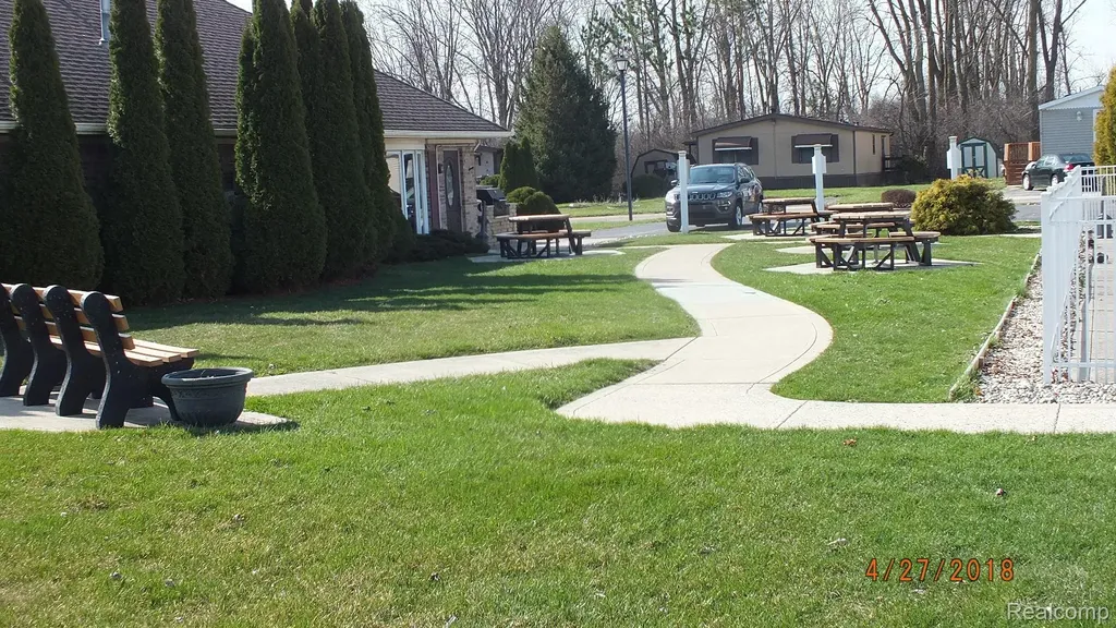 339 Blossom Circle Bedford Township MI 48133