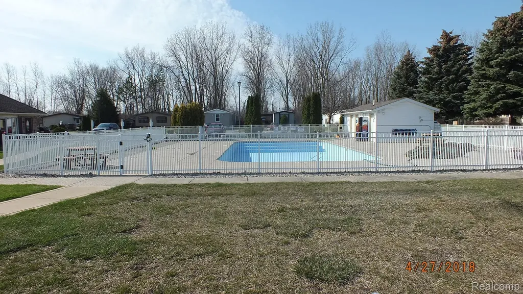 339 Blossom Circle Bedford Township MI 48133