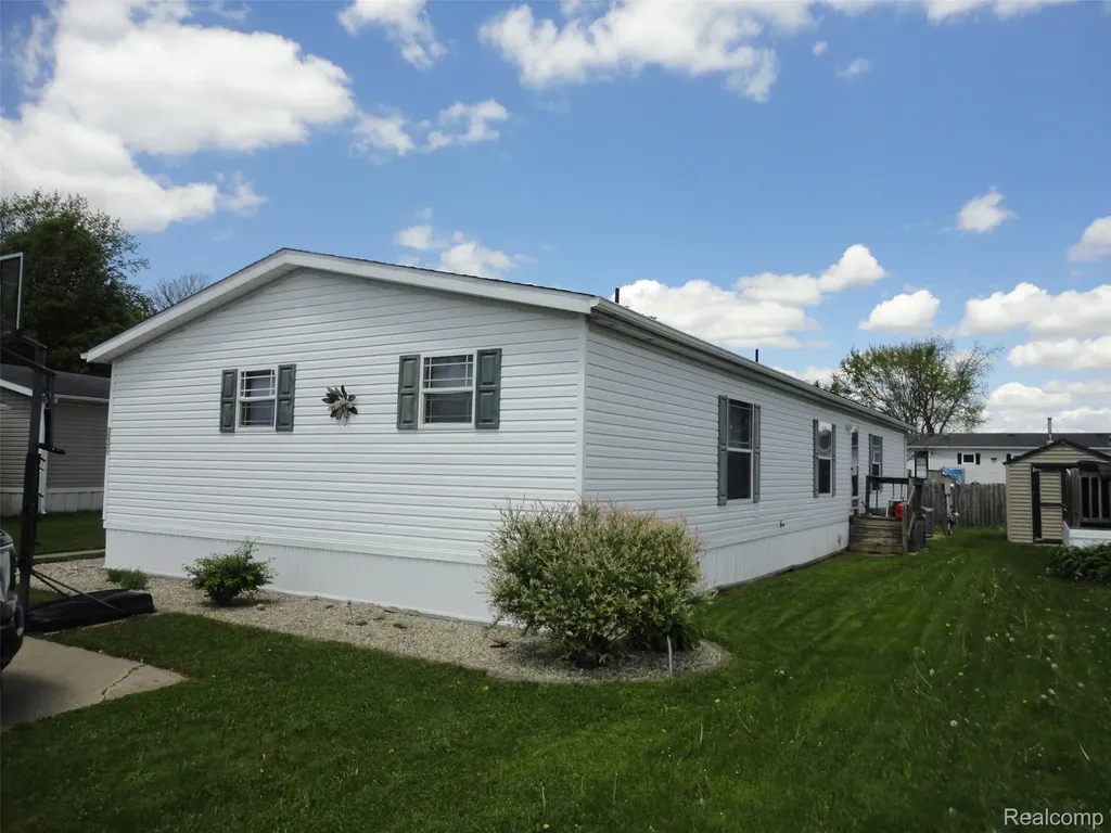339 Blossom Circle Bedford Township MI 48133