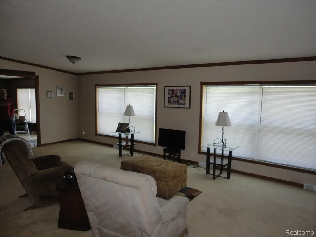 339 Blossom Circle Bedford Township MI 48133