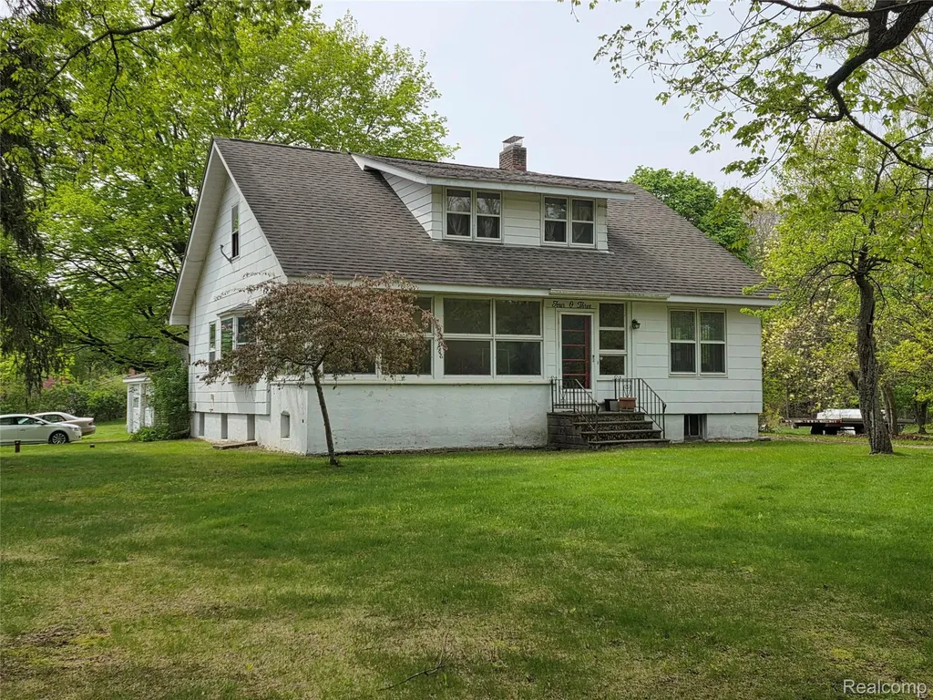403 East Road Holly Village MI 48442