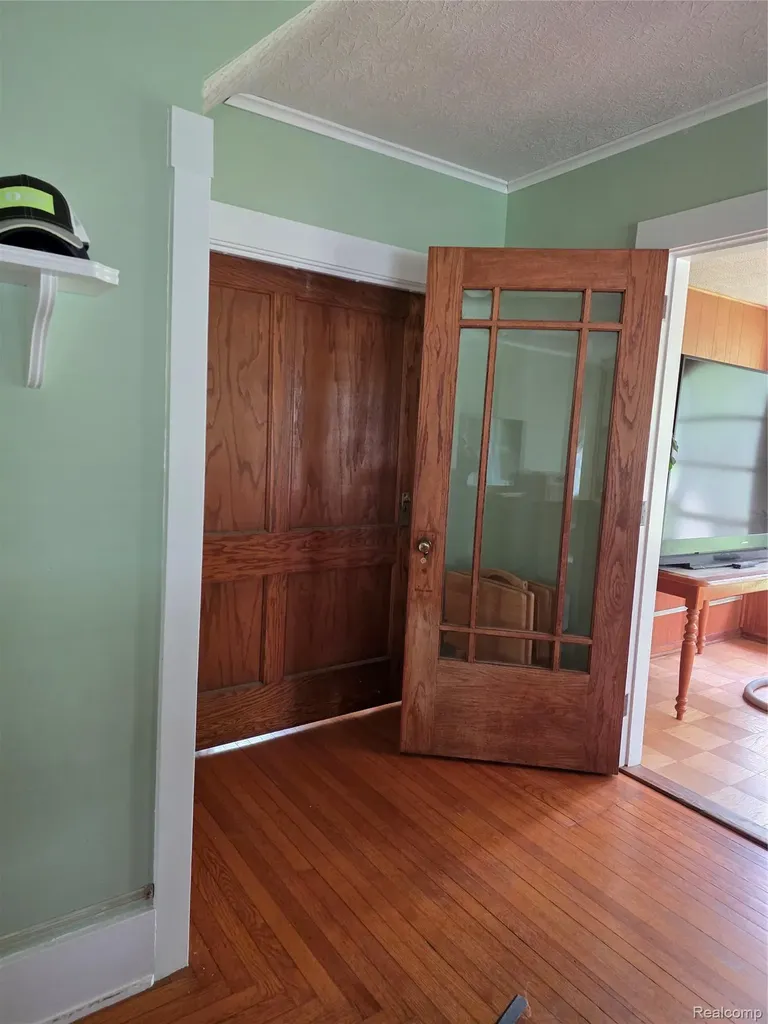 403 East Road Holly Village MI 48442