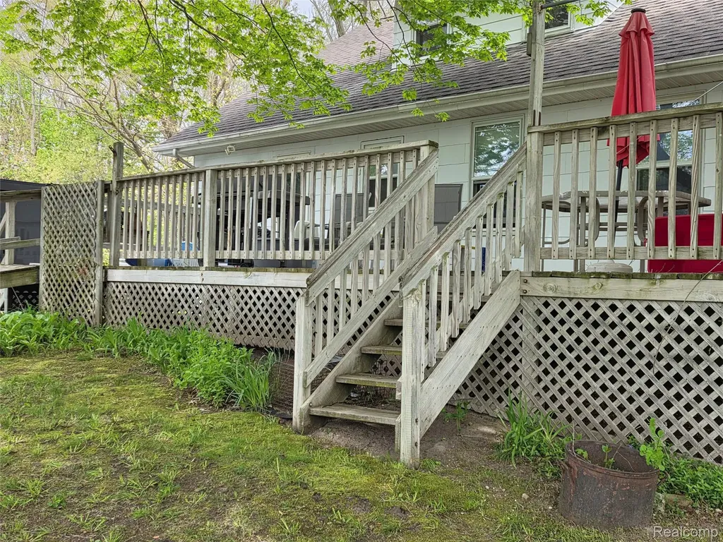 403 East Road Holly Village MI 48442