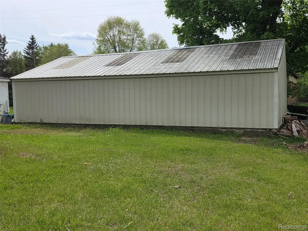 403 East Road Holly Village MI 48442