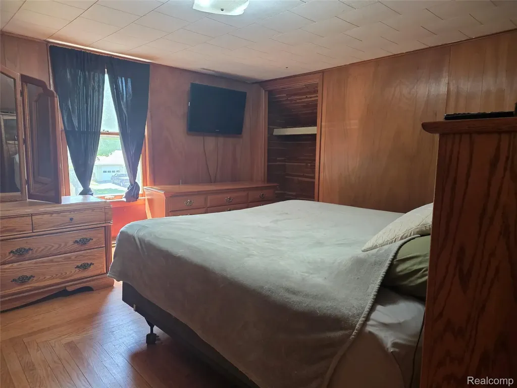 403 East Road Holly Village MI 48442
