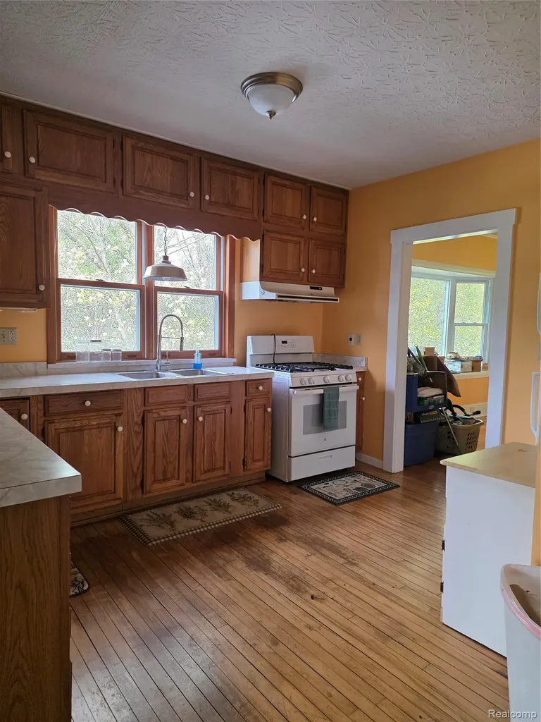 403 East Road Holly Village MI 48442