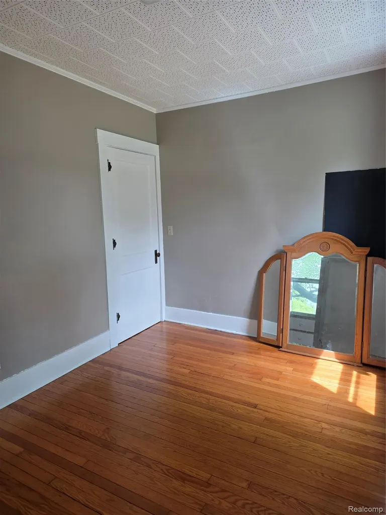 403 East Road Holly Village MI 48442