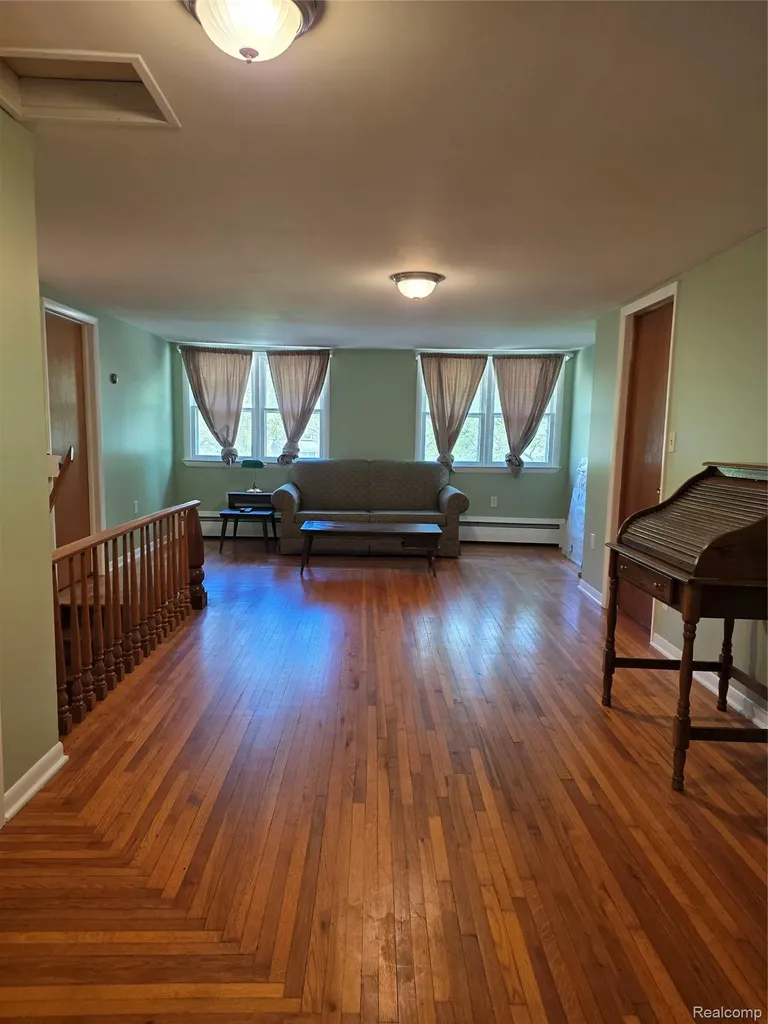403 East Road Holly Village MI 48442