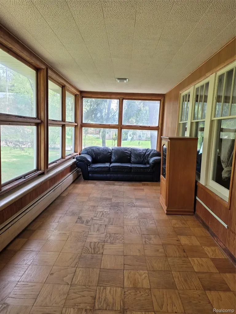 403 East Road Holly Village MI 48442
