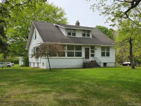 403 East Road Holly Village MI 48442