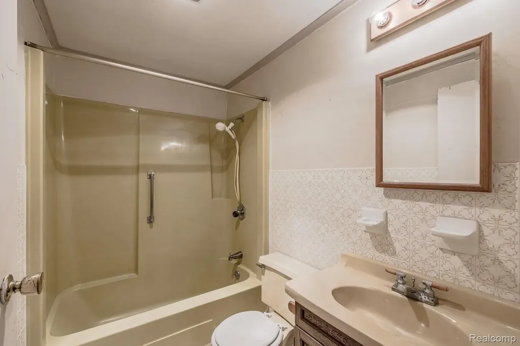 9171 Holmes Street White Lake Charter Township MI 48386
