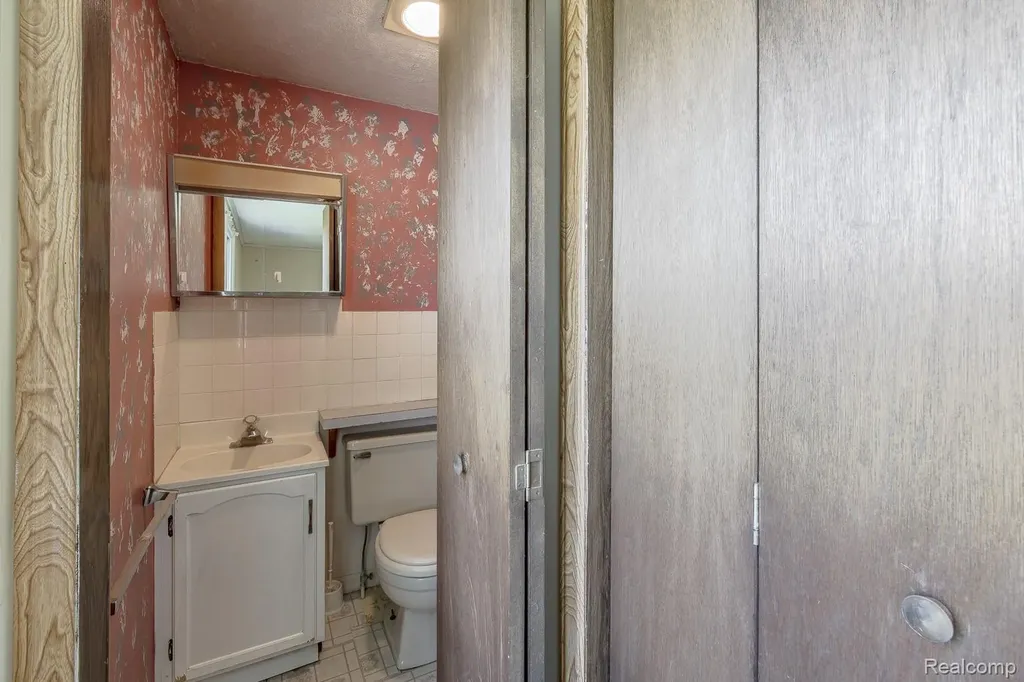 9171 Holmes Street White Lake Charter Township MI 48386