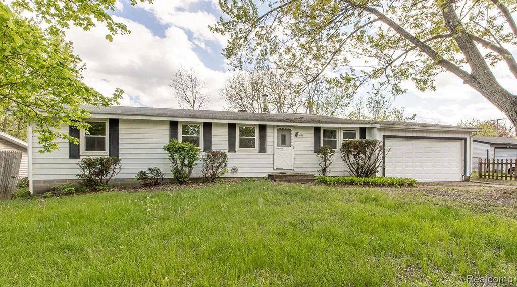 9171 Holmes Street White Lake Charter Township MI 48386
