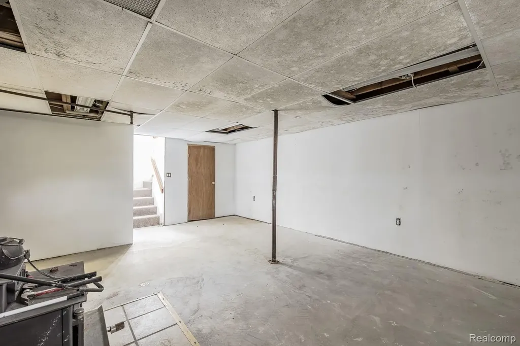 9171 Holmes Street White Lake Charter Township MI 48386