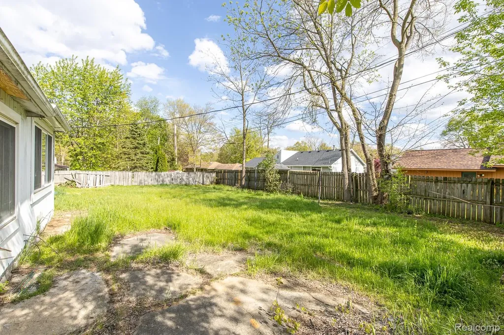 9171 Holmes Street White Lake Charter Township MI 48386