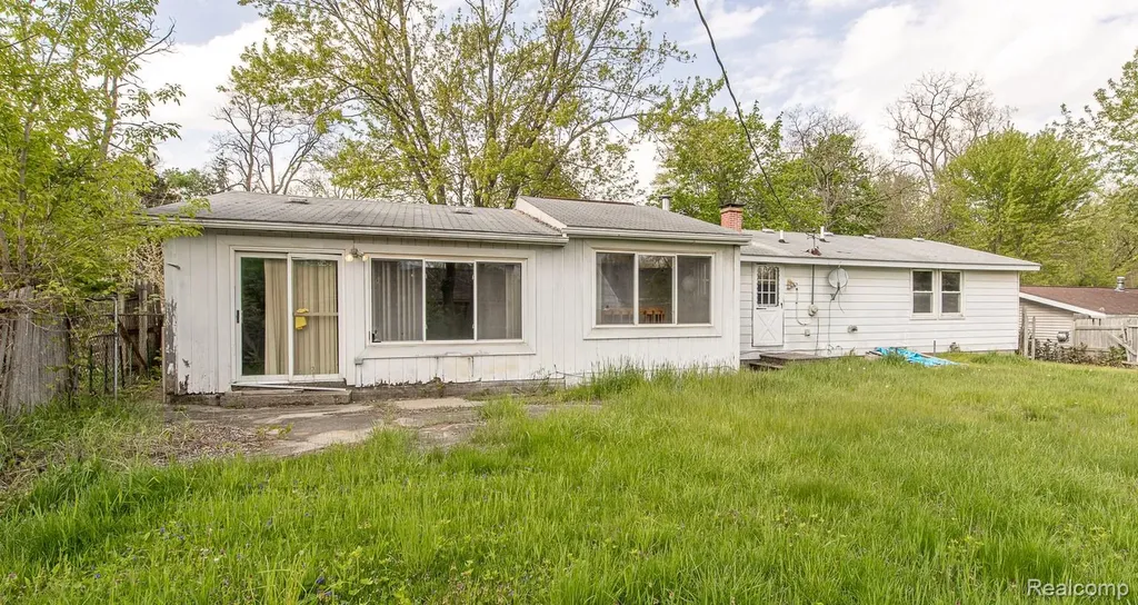 9171 Holmes Street White Lake Charter Township MI 48386