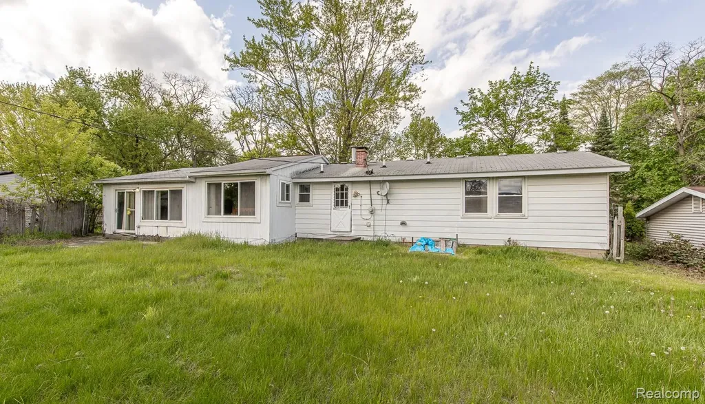 9171 Holmes Street White Lake Charter Township MI 48386
