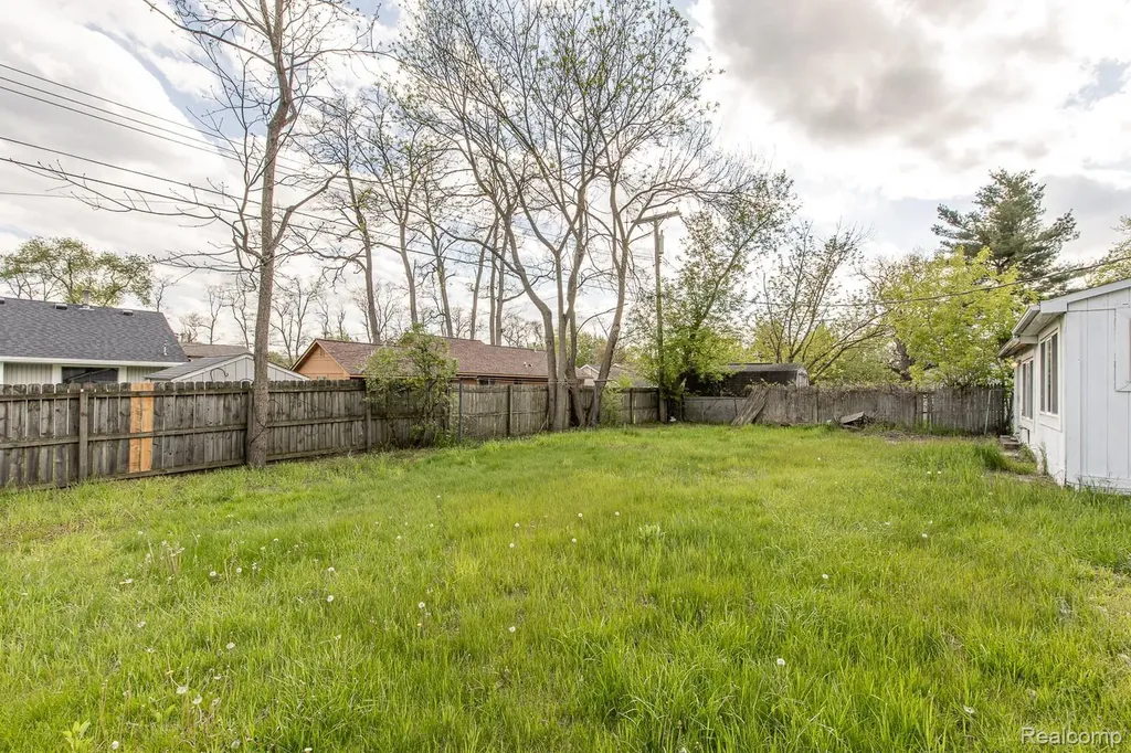 9171 Holmes Street White Lake Charter Township MI 48386