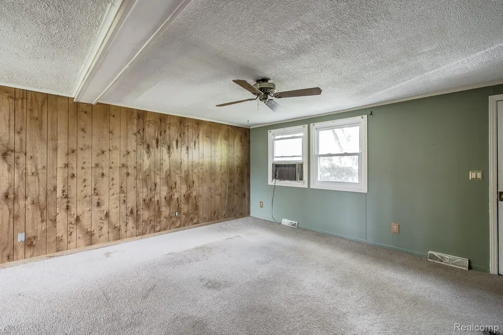 9171 Holmes Street White Lake Charter Township MI 48386