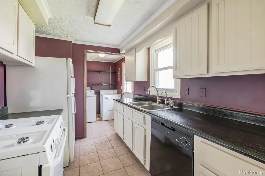 9171 Holmes Street White Lake Charter Township MI 48386