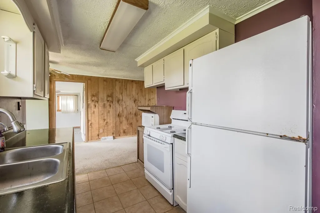 9171 Holmes Street White Lake Charter Township MI 48386