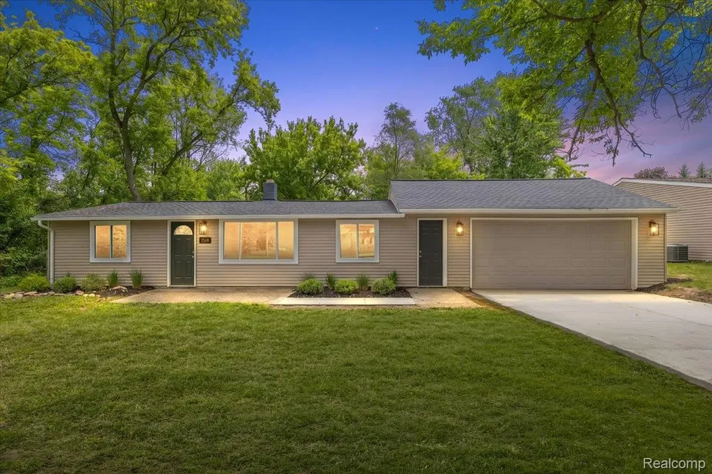 2148 Hoeft Drive Commerce Charter Township MI 48390