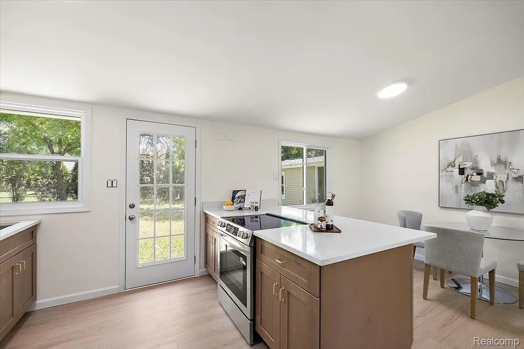 2148 Hoeft Drive Commerce Charter Township MI 48390