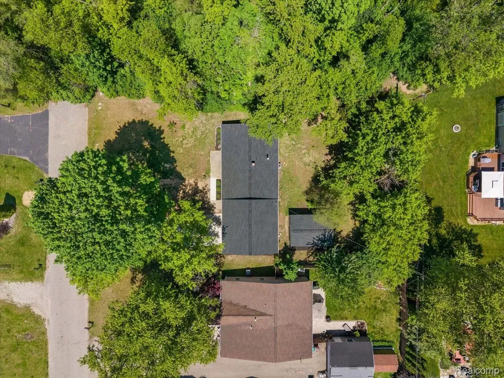 2148 Hoeft Drive Commerce Charter Township MI 48390