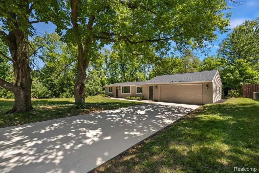 2148 Hoeft Drive Commerce Charter Township MI 48390