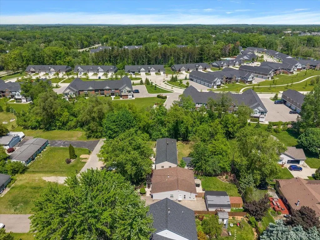 2148 Hoeft Drive Commerce Charter Township MI 48390