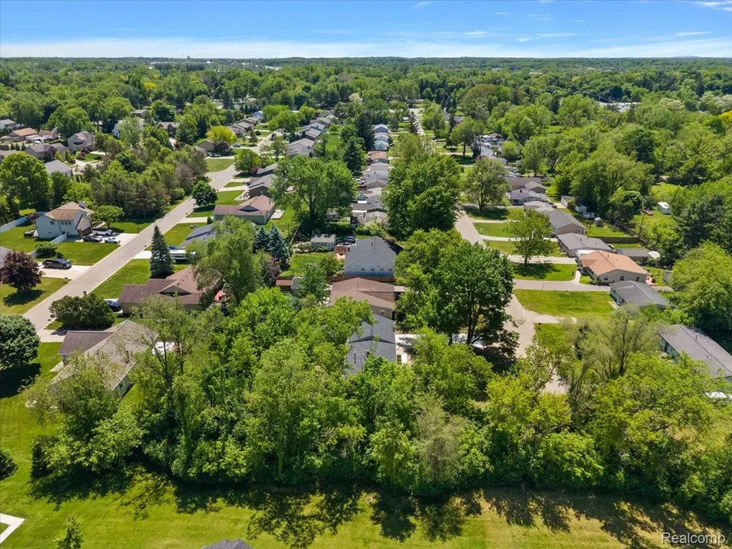 2148 Hoeft Drive Commerce Charter Township MI 48390
