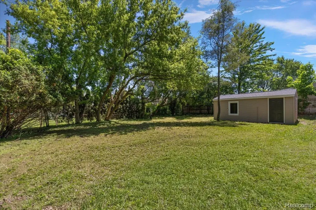 2148 Hoeft Drive Commerce Charter Township MI 48390