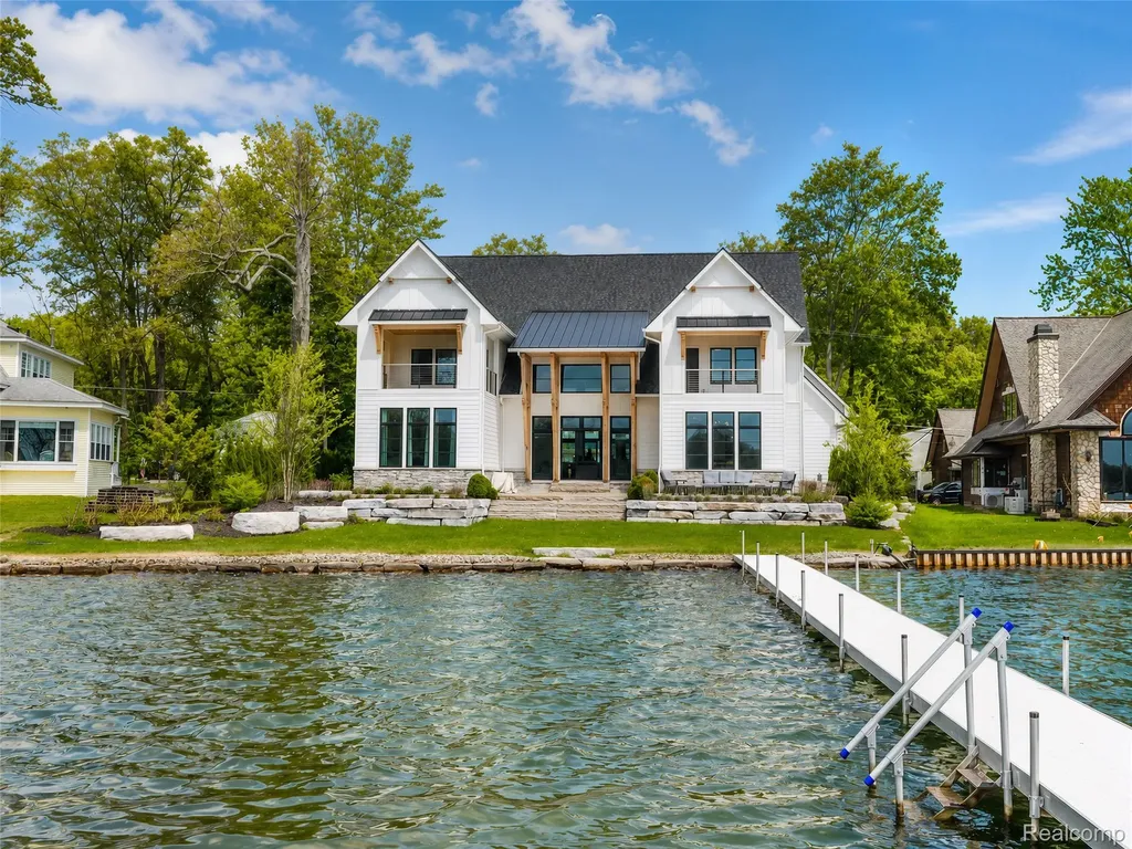 12530 Woodhull Landing Fenton Charter Township MI 48430