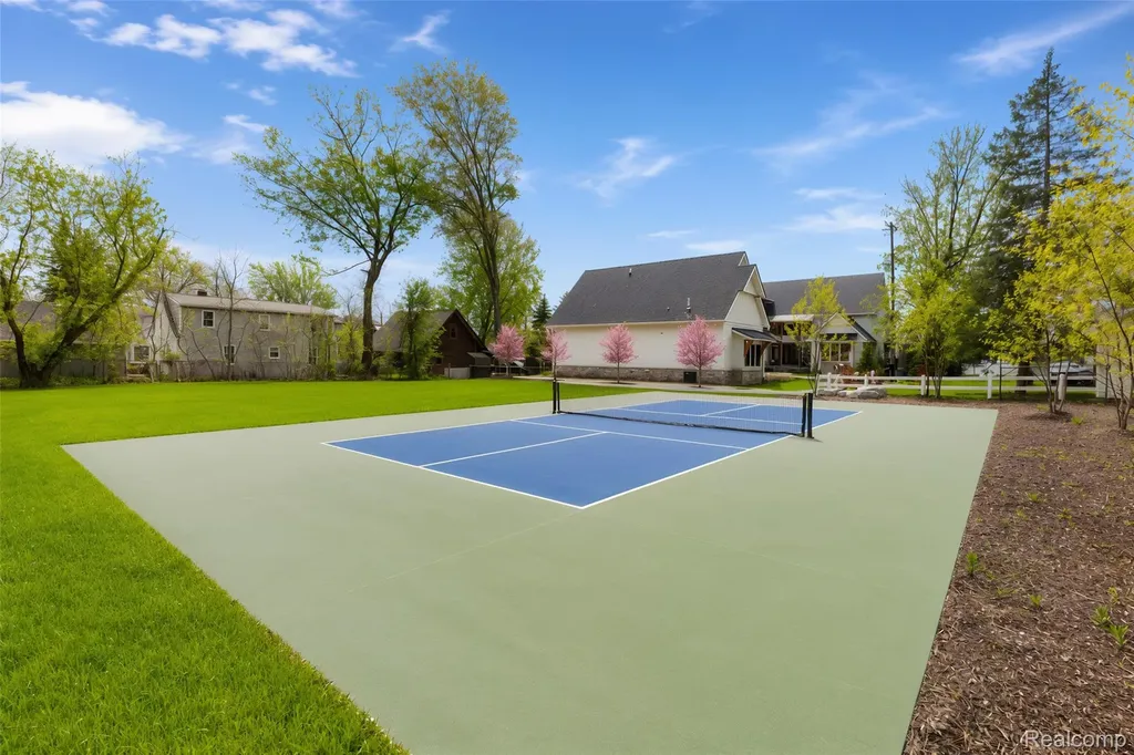 12530 Woodhull Landing Fenton Charter Township MI 48430