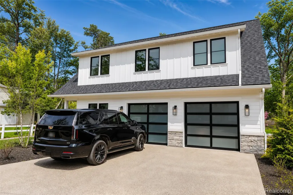 12530 Woodhull Landing Fenton Charter Township MI 48430