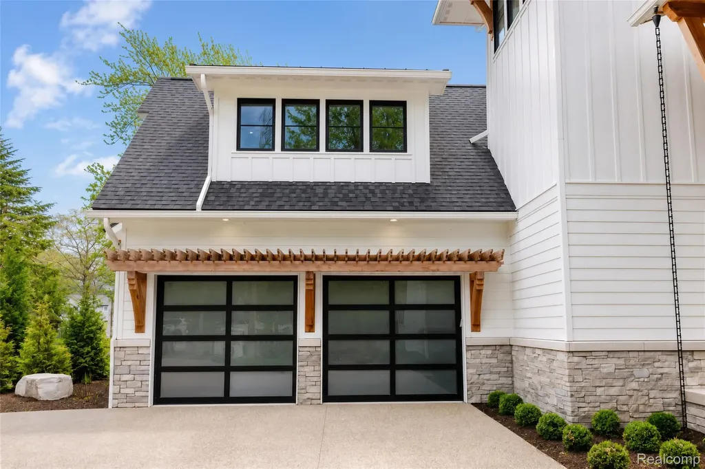 12530 Woodhull Landing Fenton Charter Township MI 48430