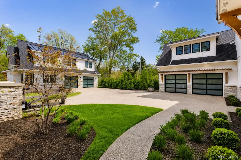 12530 Woodhull Landing Fenton Charter Township MI 48430