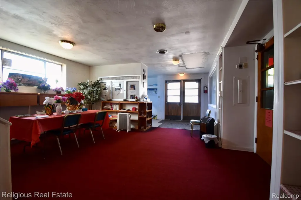 818 N Jenison Avenue Lansing City MI 48915