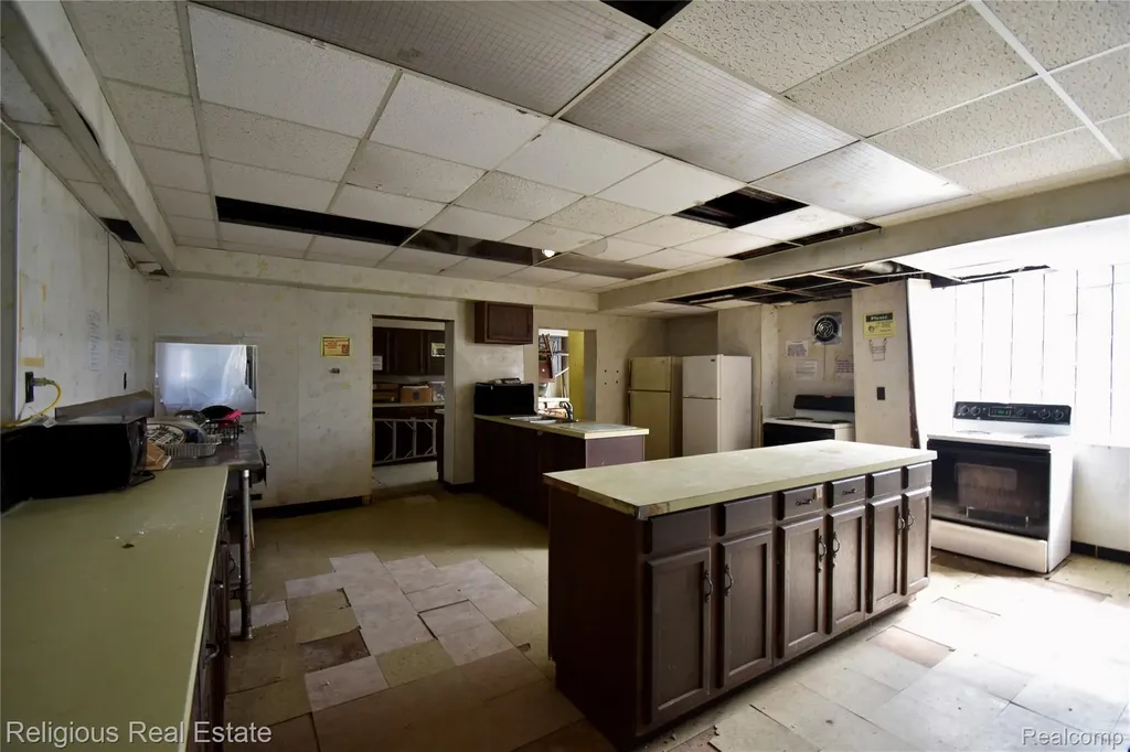 818 N Jenison Avenue Lansing City MI 48915