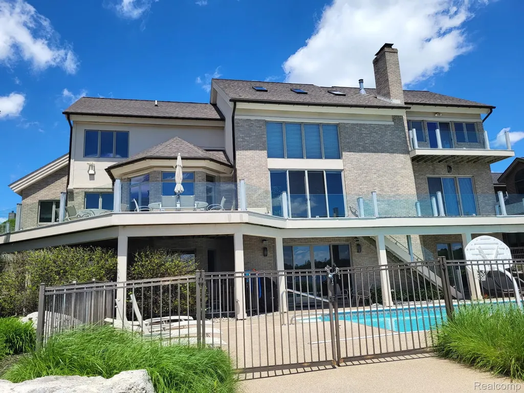 1296 Labrosse Drive Waterford Charter Township MI 48328