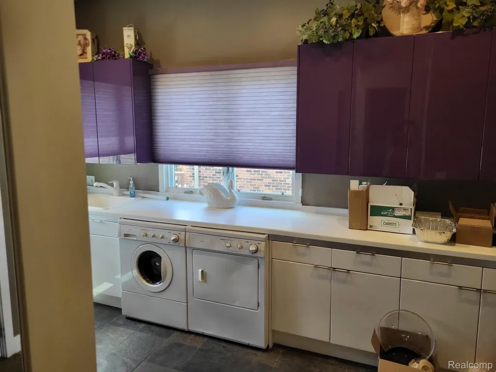 1296 Labrosse Drive Waterford Charter Township MI 48328