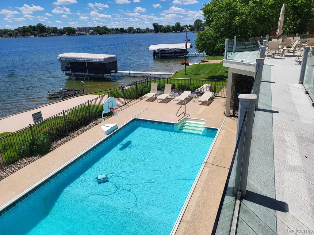 1296 Labrosse Drive Waterford Charter Township MI 48328