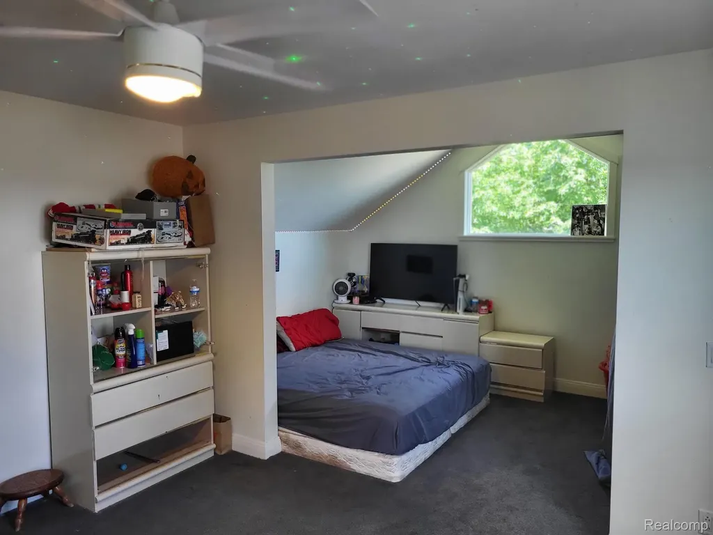 1296 Labrosse Drive Waterford Charter Township MI 48328